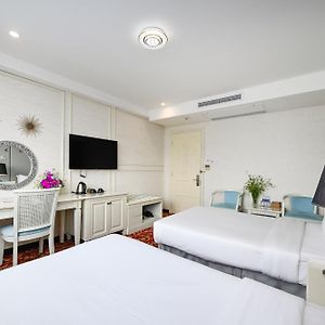 Deluxe Twin Room No Window