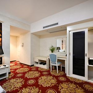 Family Connecting King Room